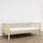 Bespalvė pušinė sofa-lova - medinis šoninis barjeras, saugus vaikams