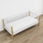 Vaikų kambaryje balta sofa-lova su ąžuolu - skandi išdėstymas, medinė