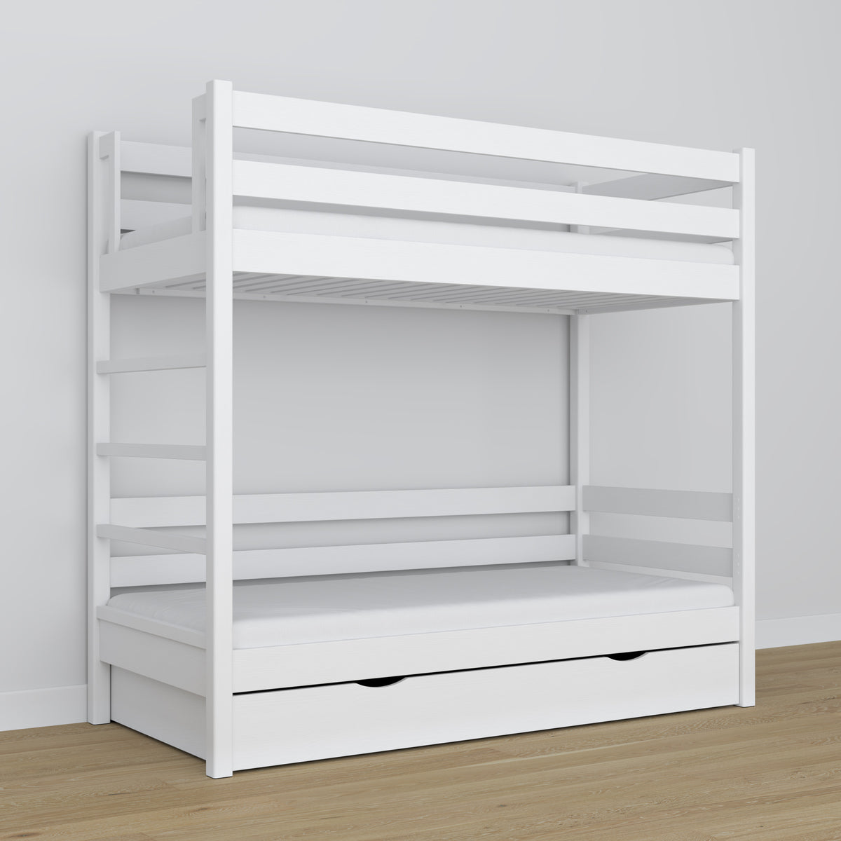 Balta medinė dviaukštė lova - sandūrų ir kopėčių detalės, vaikų kambarys