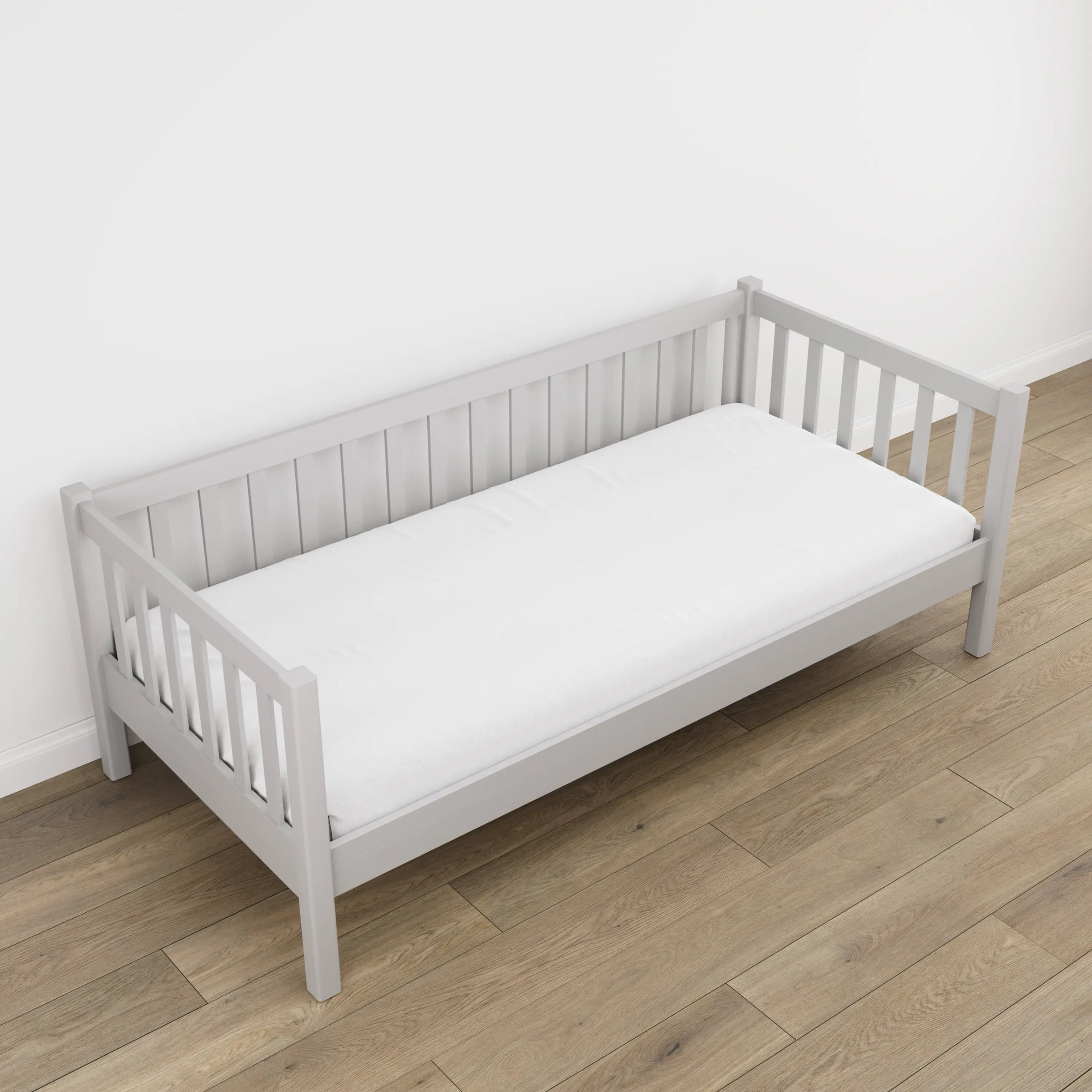Pilkos spalvos sofa-lova vaikų kambaryje - skandi išdėstymas, medinė