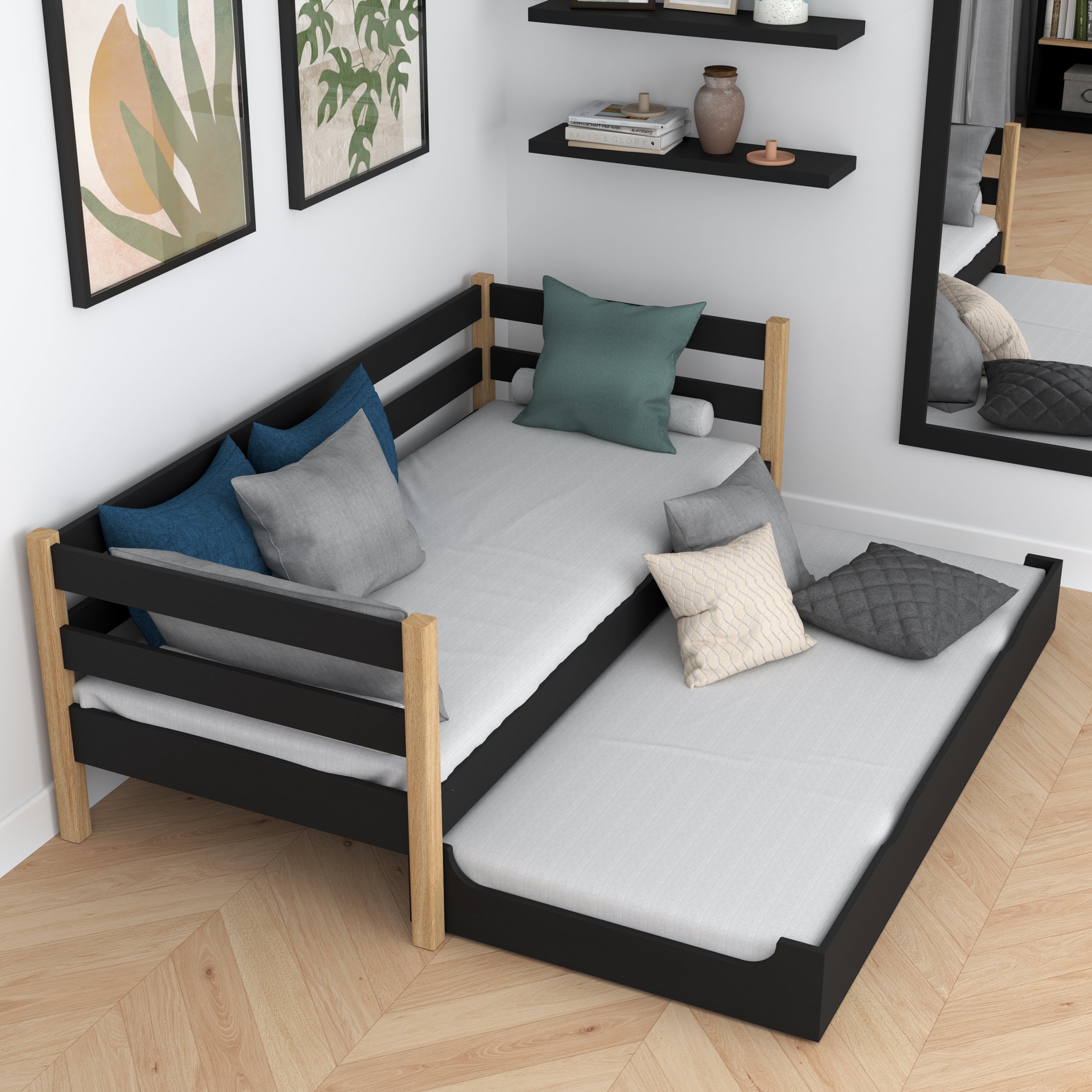 Juodos ir ąžuolo medinė sofa-lova - čiužinio stalčius prailgintas, svečiams