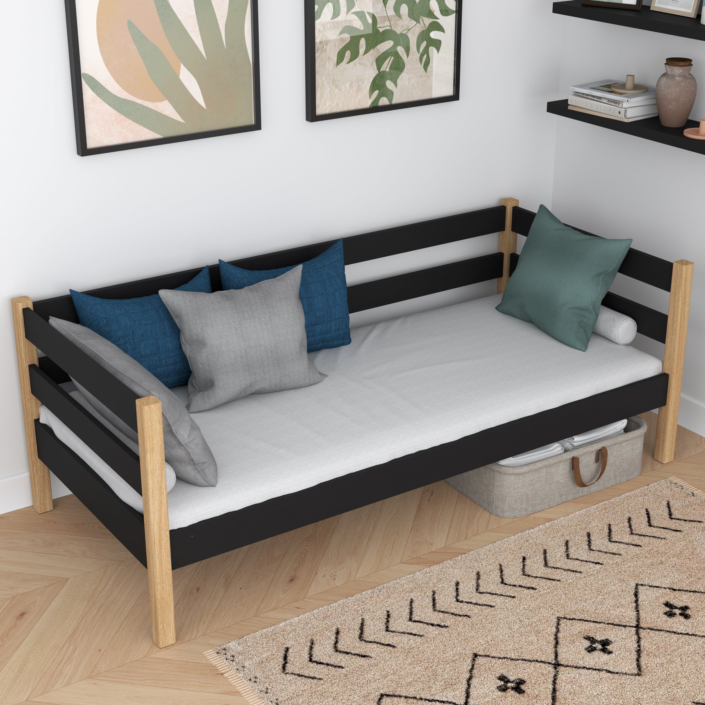 Juodos ir ąžuolinės medienos sofa-lova - vaizdas iš šono, baldų forma ir proporcijos