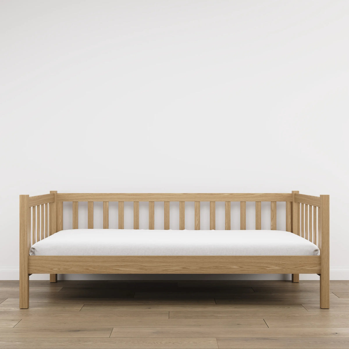 Natūralaus ąžuolo sofa-lova - vaizdas iš galvūgalio, vaikų kambarys