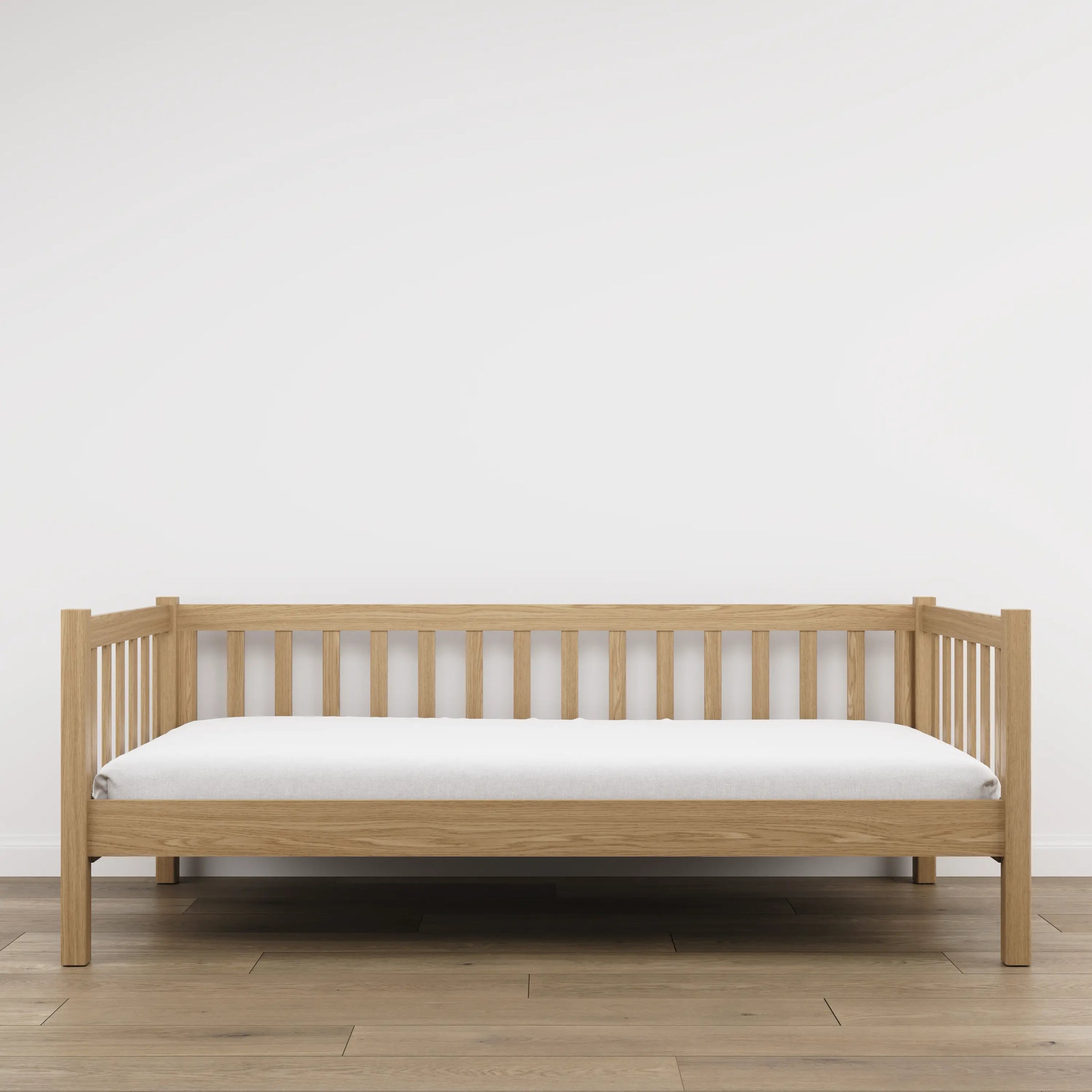 Natūralaus ąžuolo sofa-lova - vaizdas iš galvūgalio, vaikų kambarys