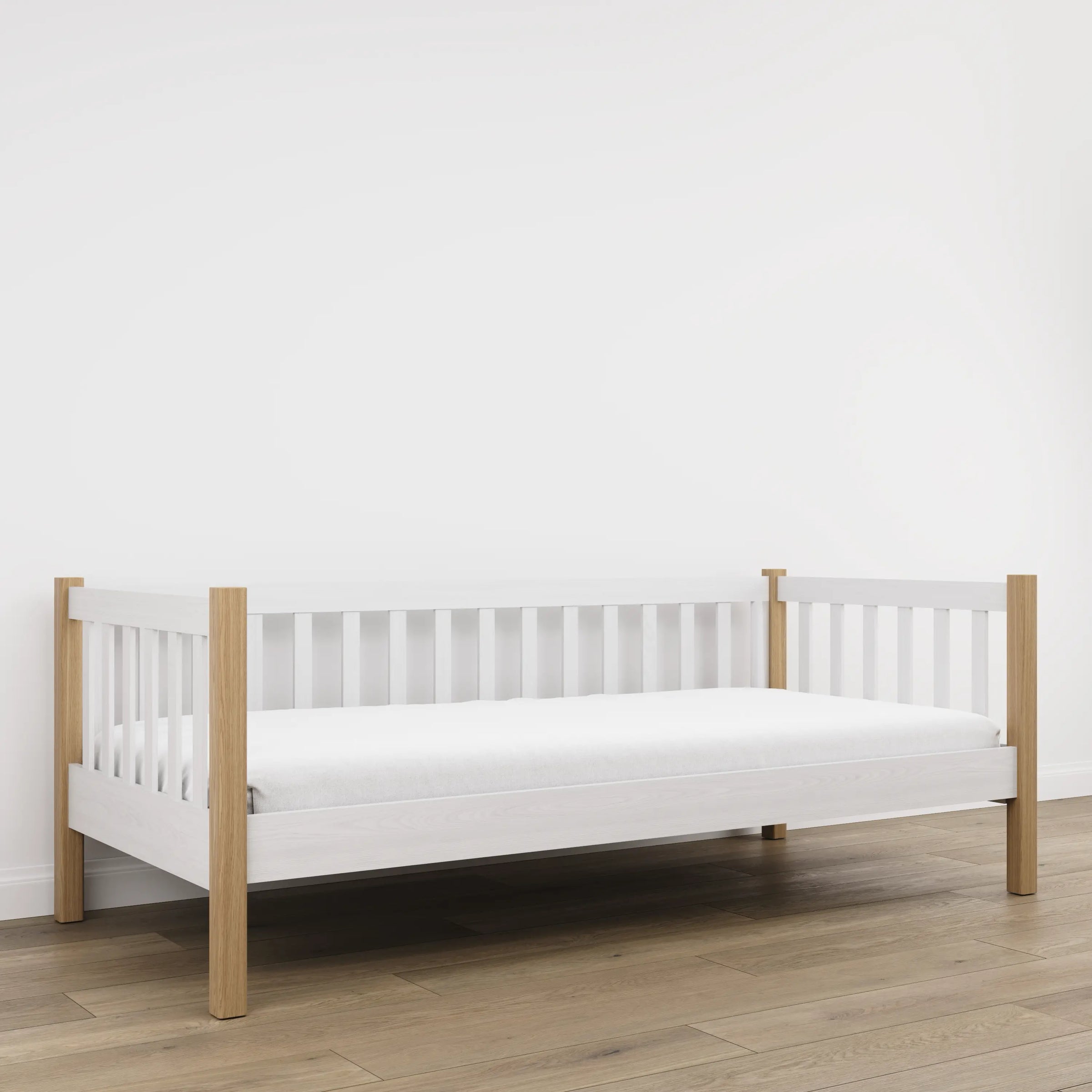 Balta sofa-lova su ąžuolu - medinė šoninė užtvara, sauga vaikams