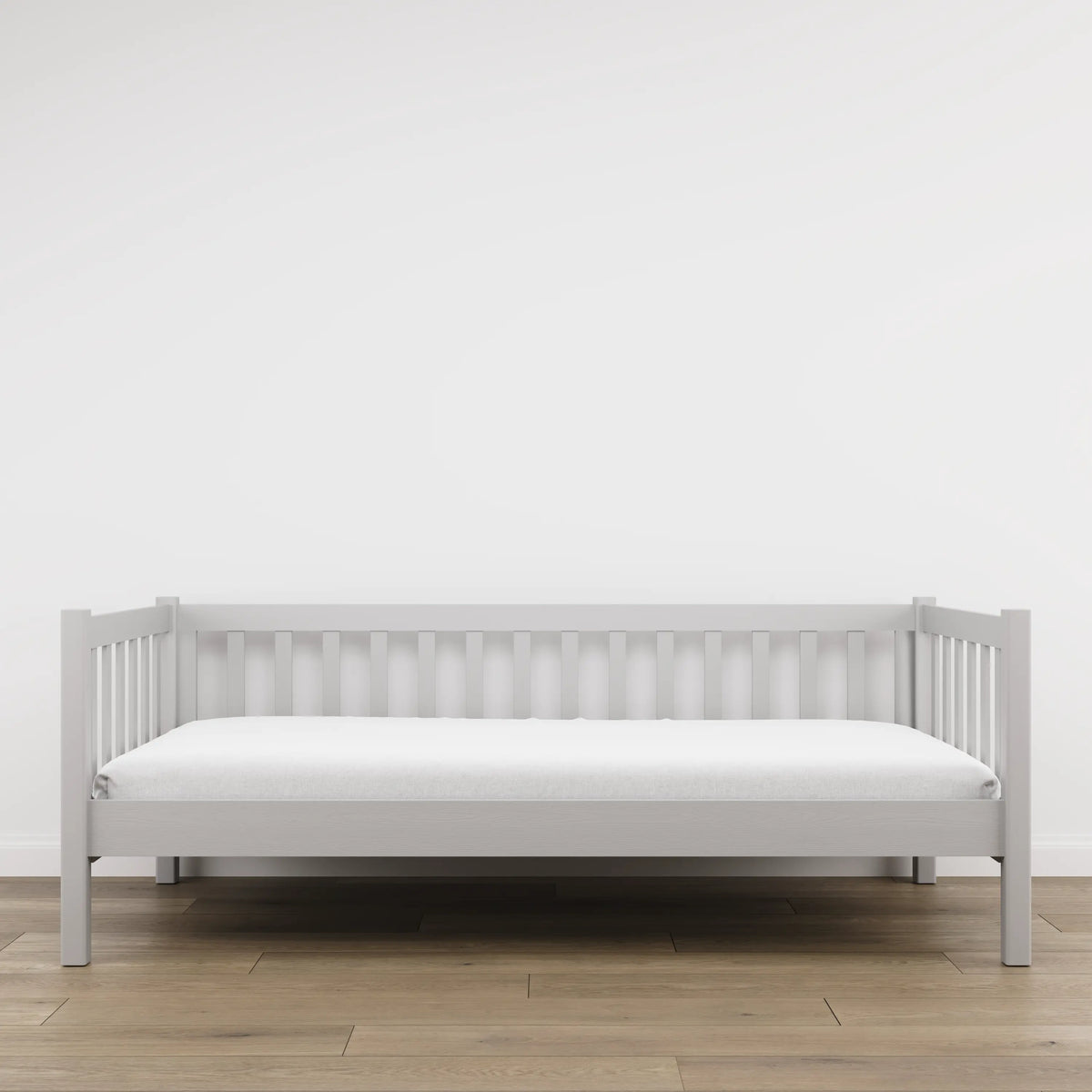 Pilkos spalvos medinė sofa-lova – vaizdas iš šono, baldų forma ir proporcijos