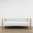 Balta medinė sofa-lova su ąžuolu - vaizdas iš šono, baldų forma ir proporcijos