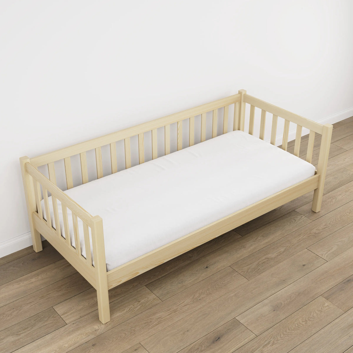 Bespalvė pušinė sofa-lova vaikų kambaryje - skandi išdėstymas, medinė