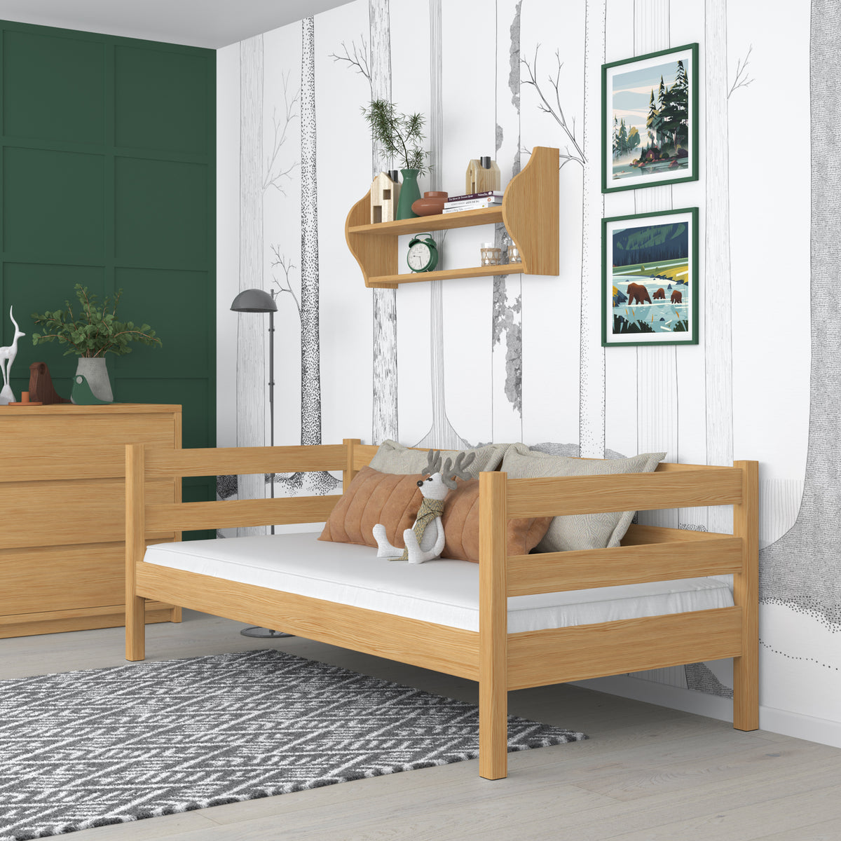 Natūralios pušies medienos sofa-lova - vaizdas iš šono, korpusas ir baldų proporcijos